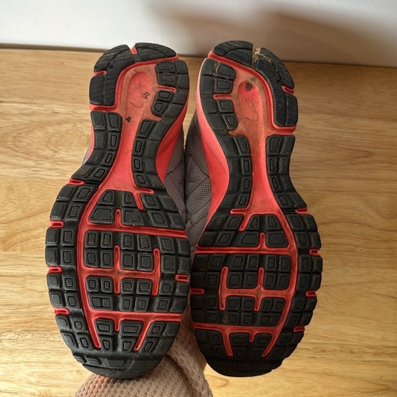 Nike Womens Relentless 2 Lace Up Running Shoes Gray Pink Size US 9 - Picture 13 of 13